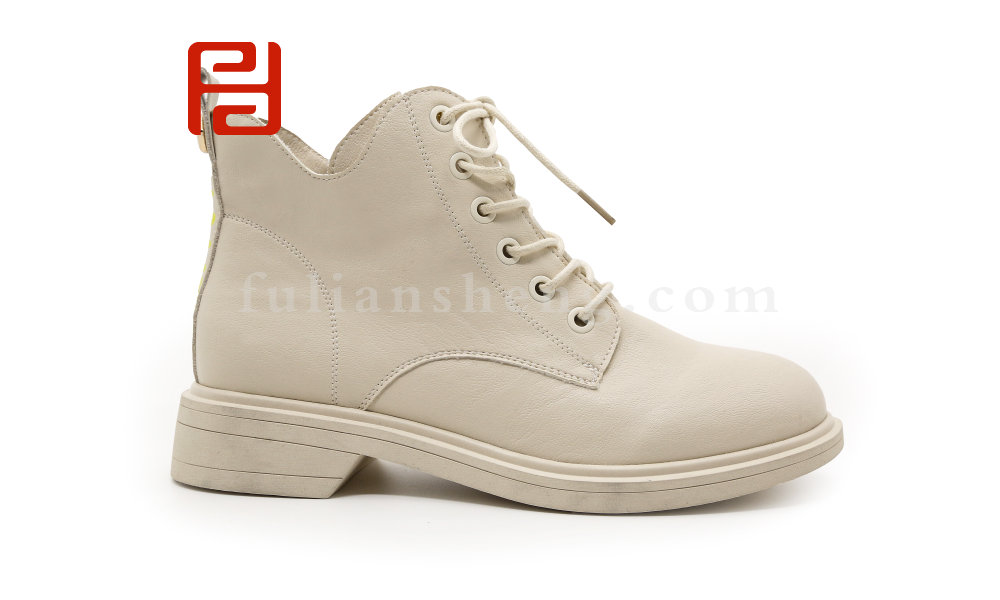 福连升2020冬季新款女平底低跟系带英伦风马丁靴短靴图片