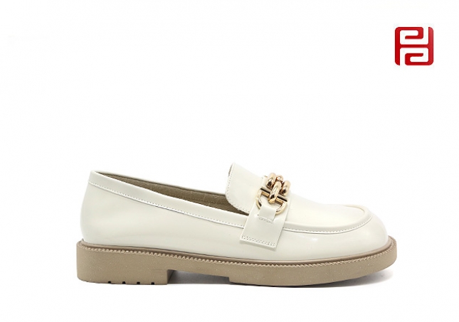 春季新款女鞋低跟时尚休闲乐福鞋亮面ins小皮鞋