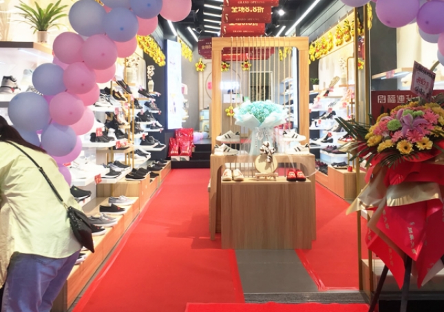 贺：福连升老北京布鞋云南昭通威信县后街店正式开业！