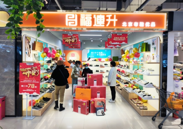 开实体鞋店：品牌店和批发散货店哪个好？