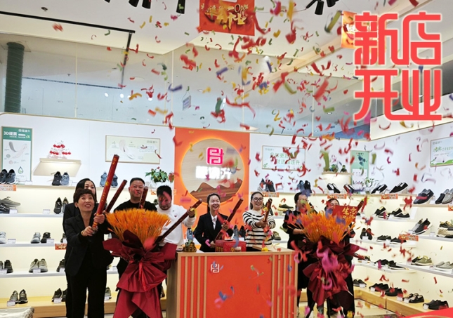 贺：福连升休闲鞋品牌河北唐山新店开业！
