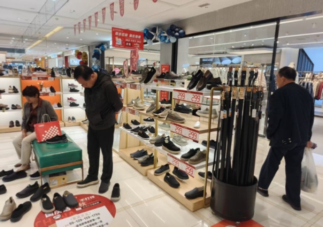 贺：福连升休闲鞋河南洛阳洛龙区专卖店正式开业！