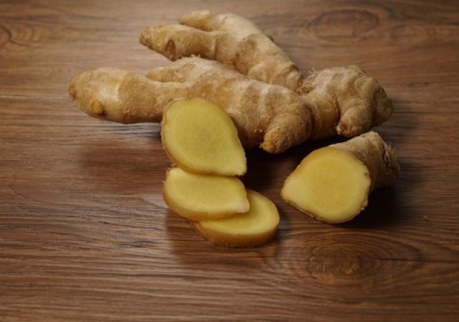 艾叶生姜泡脚的好处-用艾草和生姜红花草泡脚有什么好处